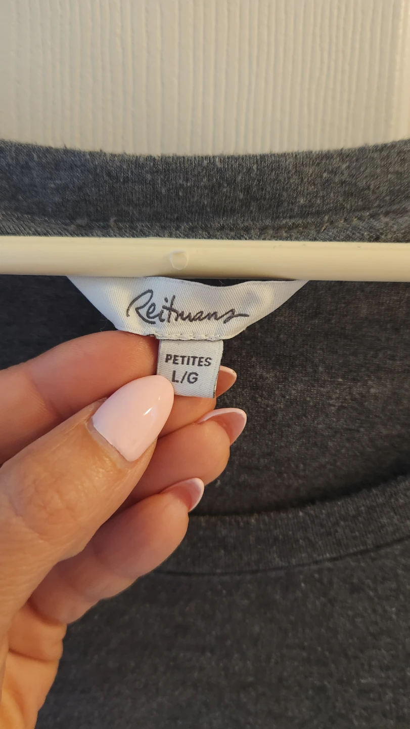 Reitmans Petites Grey T-Shirt - photo 4