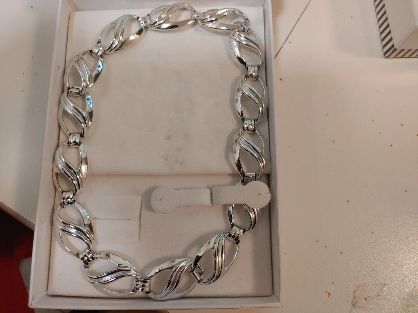 Damas necklace