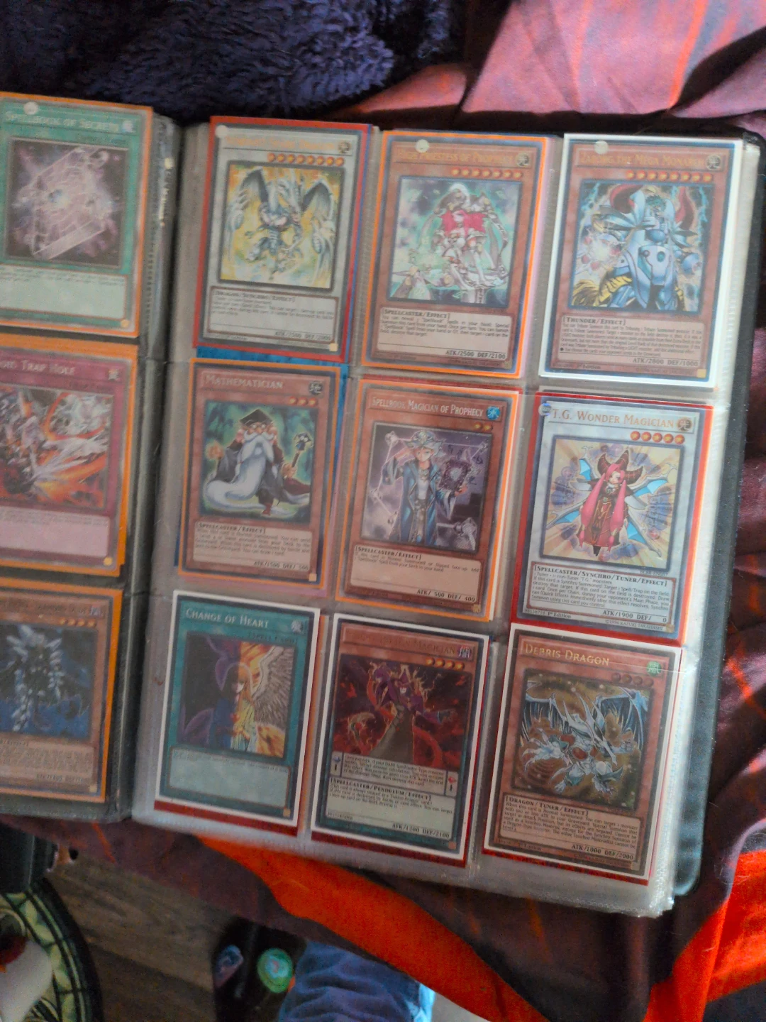 Ultra Pro Collectors Album for Trading Cards - photo 3