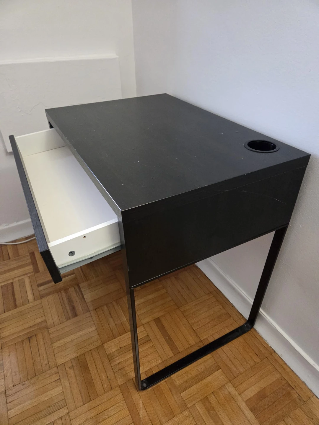 IKEA Micke desk (delivery included) - photo 3