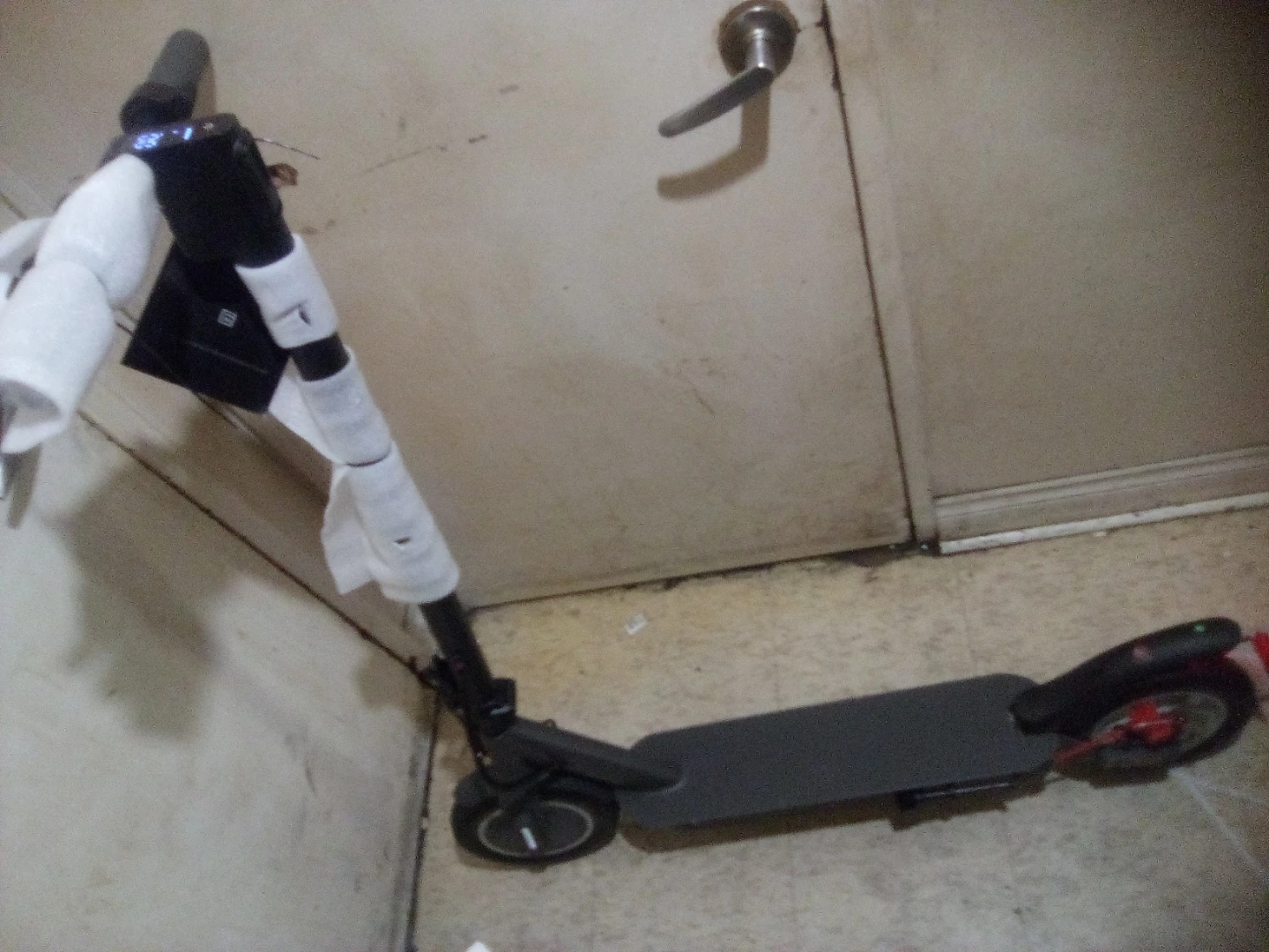 5TH WHEEL V40Pro Electric Scooter with Infinite Color Adjustment
