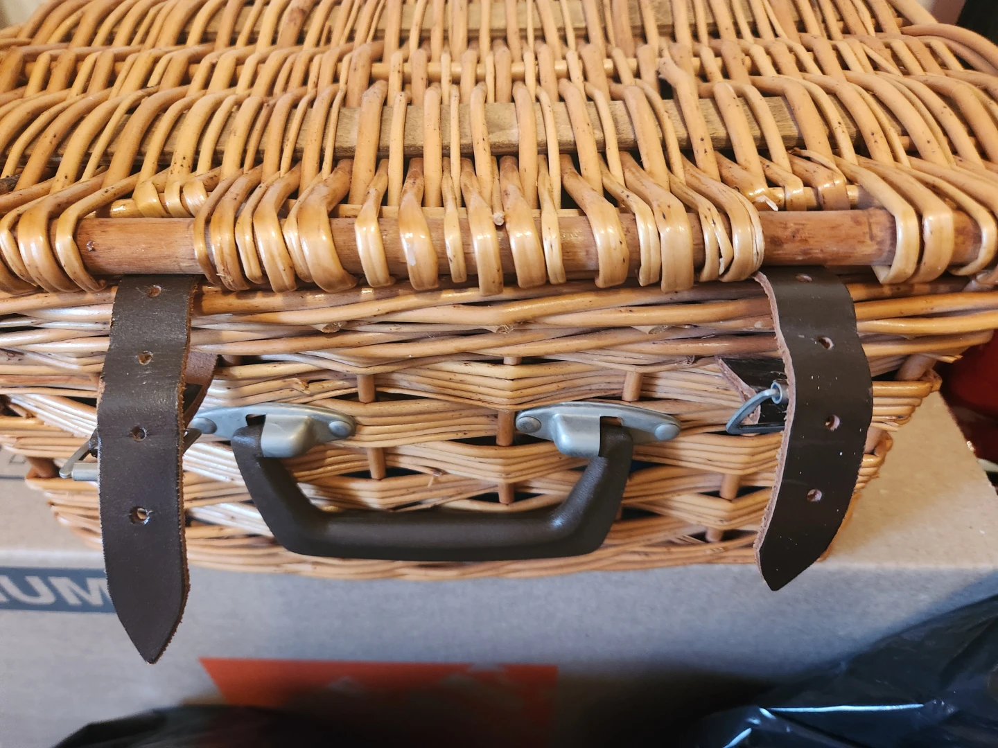 Vintage Brexton Collection Picnic Basket Set - photo 4
