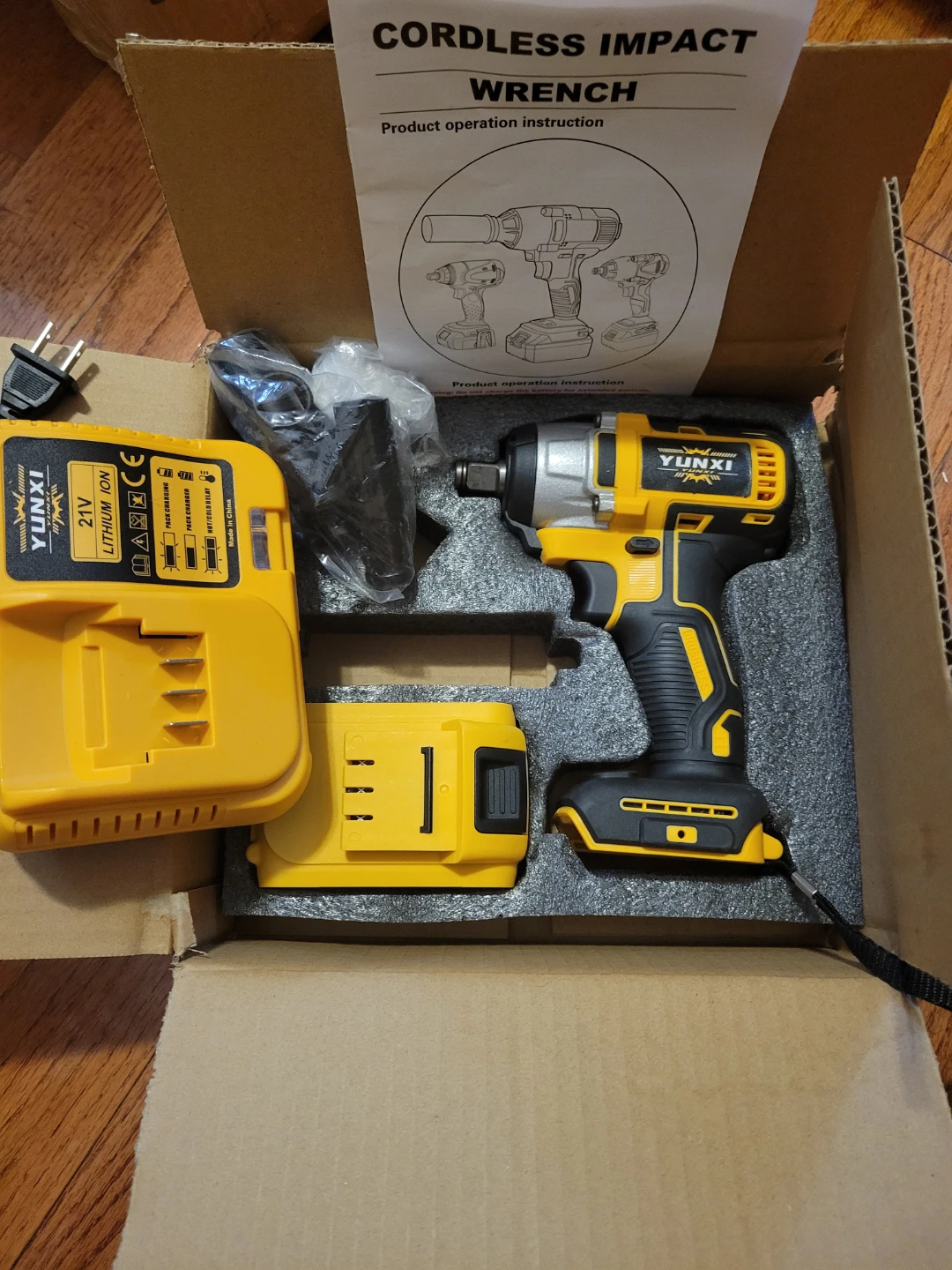 NEW Yunxi Impact Wrench Kit w/1 battery 4.0 Ah & 3 Sockets