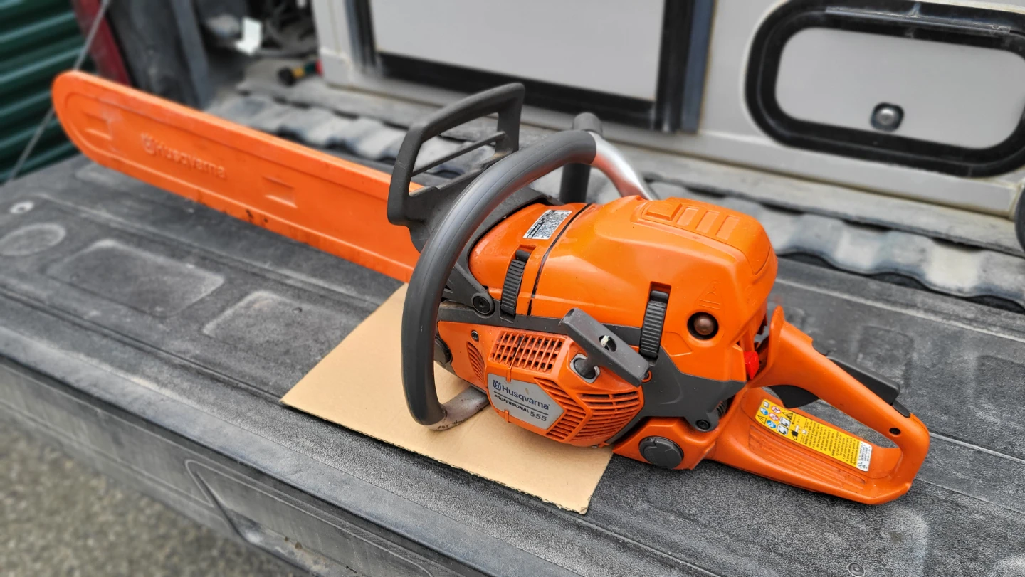 Husqvarna 555 Chainsaw