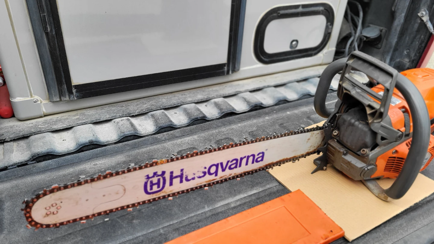 Husqvarna 555 Chainsaw - photo 3