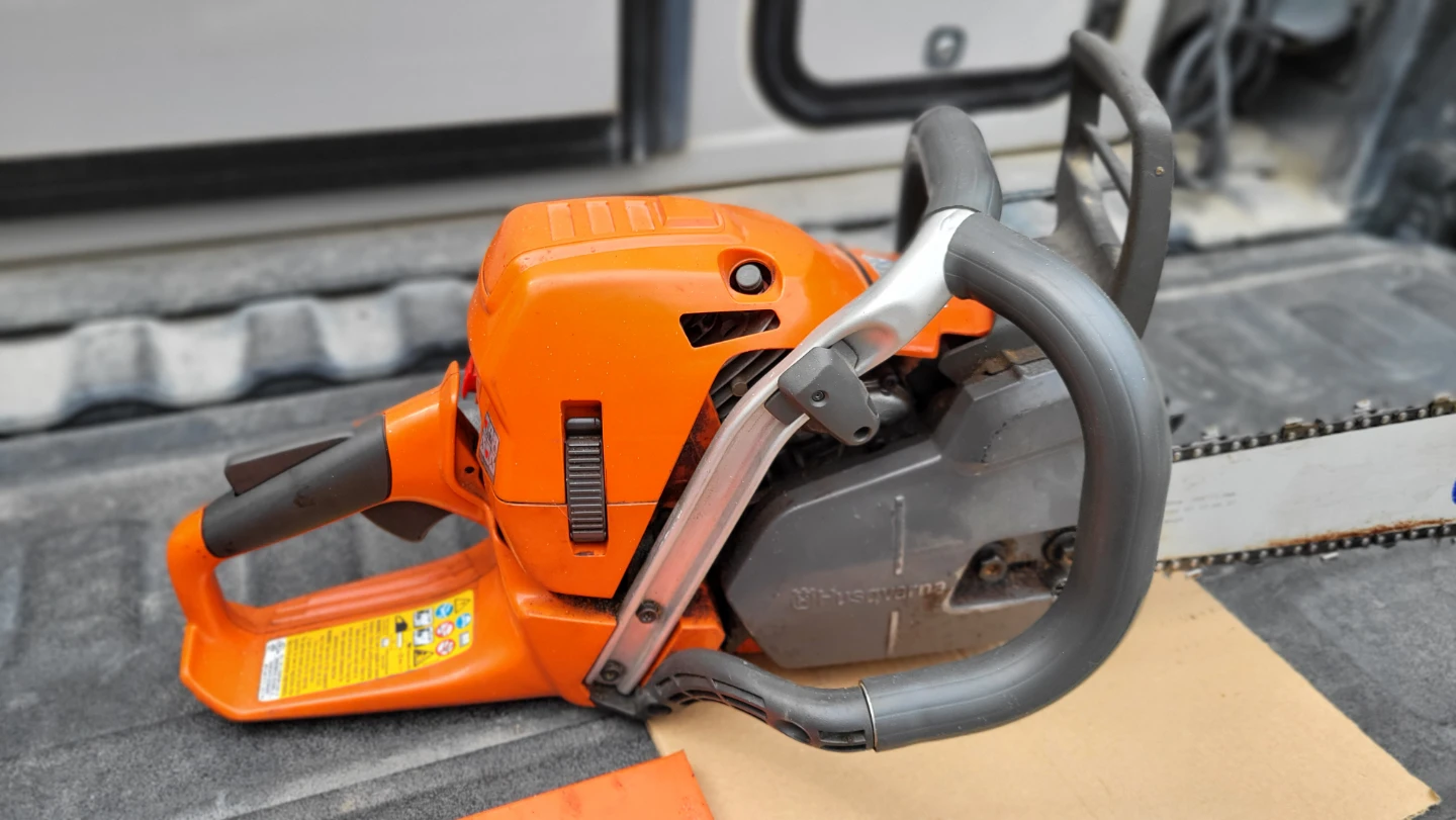 Husqvarna 555 Chainsaw - photo 4