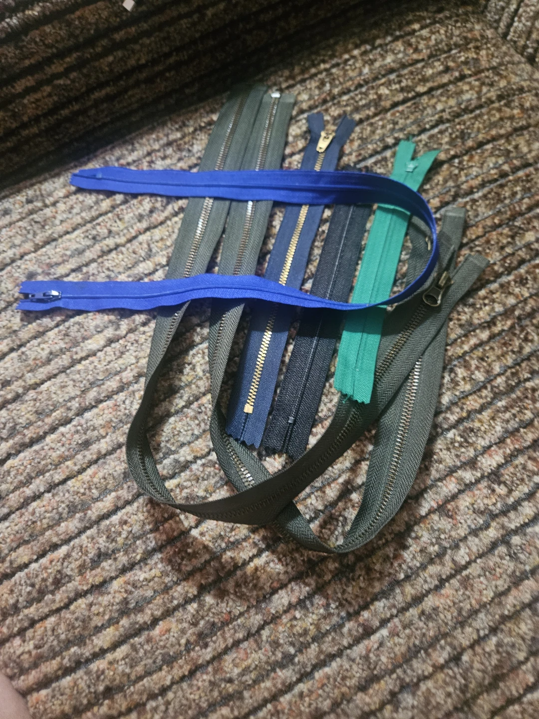 Bundle of Assorted Zippers  New. - photo 2