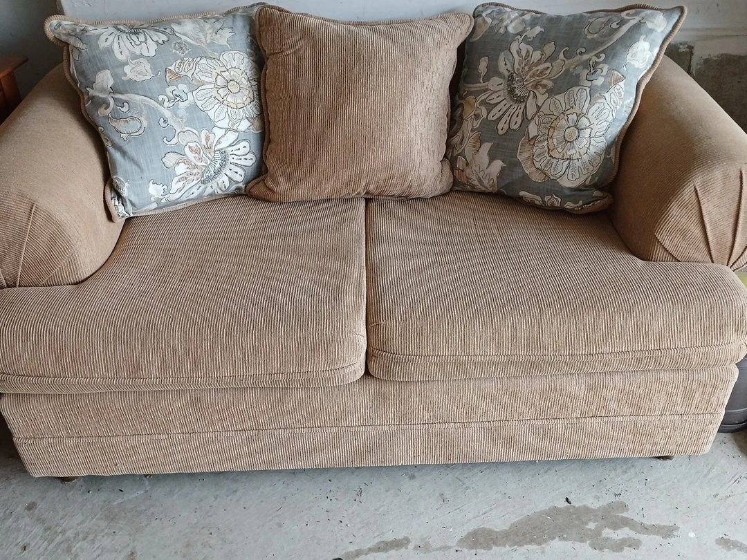 Love seat