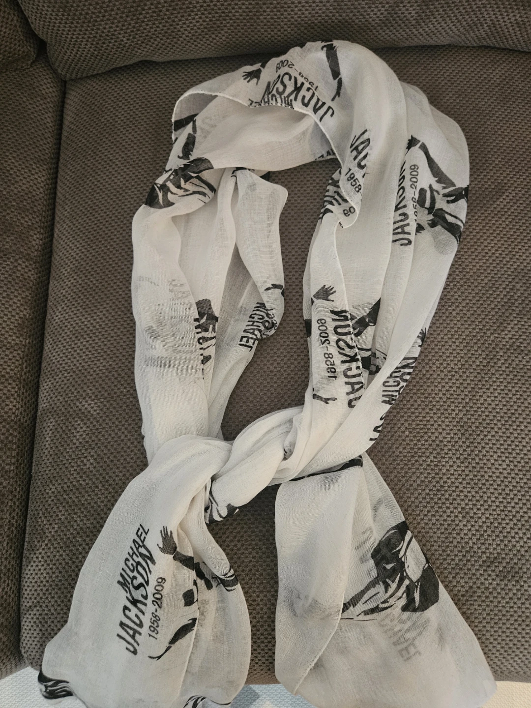 Michael Jackson Memorial Scarf 1958-2009 - photo 2