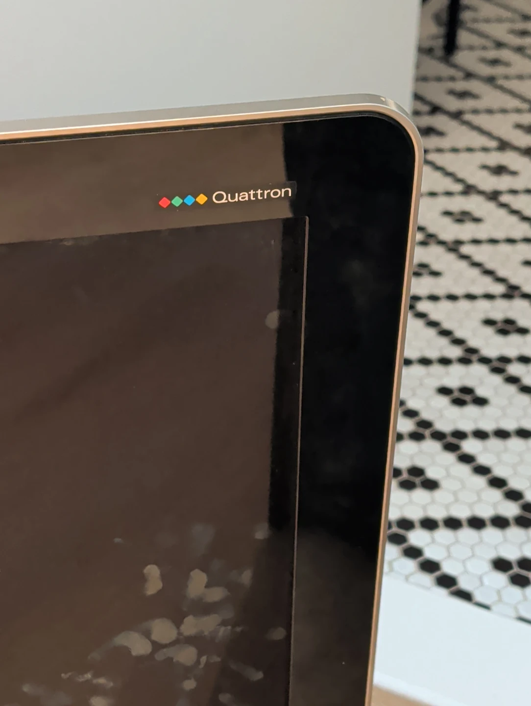 Sharp Aquos Quattron TV - photo 2