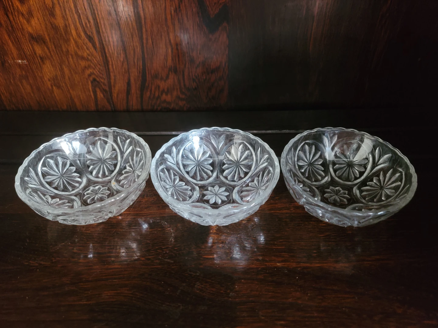 Set of 3 clear glass dessert bowls