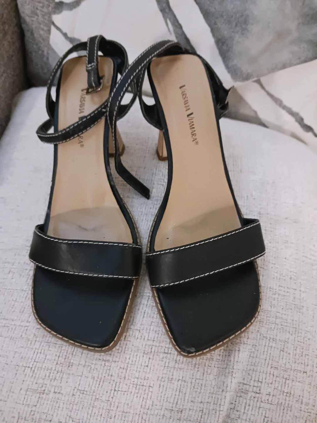 Vassura Vamara Black Heeled Sandals Size 8M