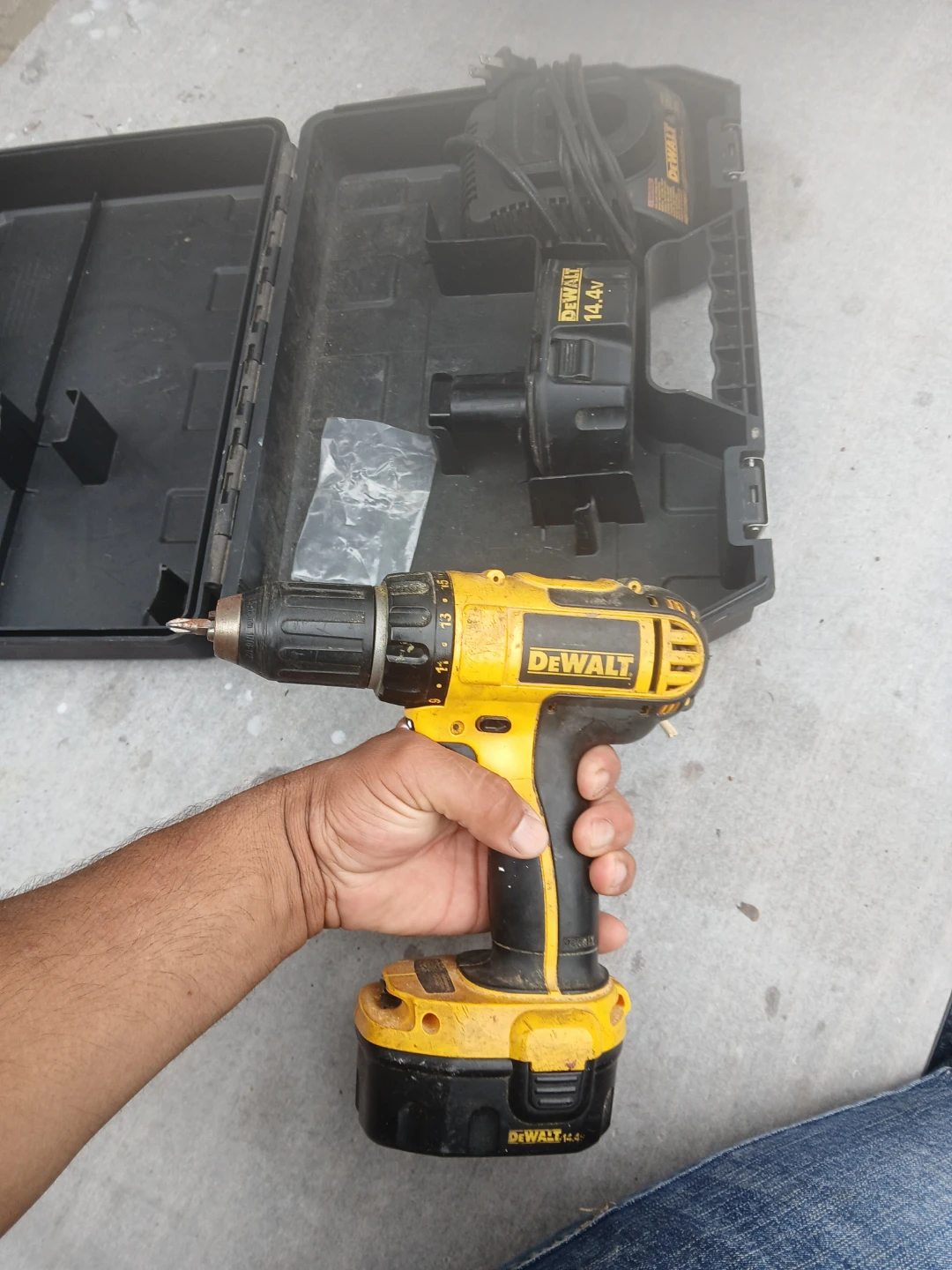 DeWalt 14.4V Cordless Drill with Case and Charger - photo 3