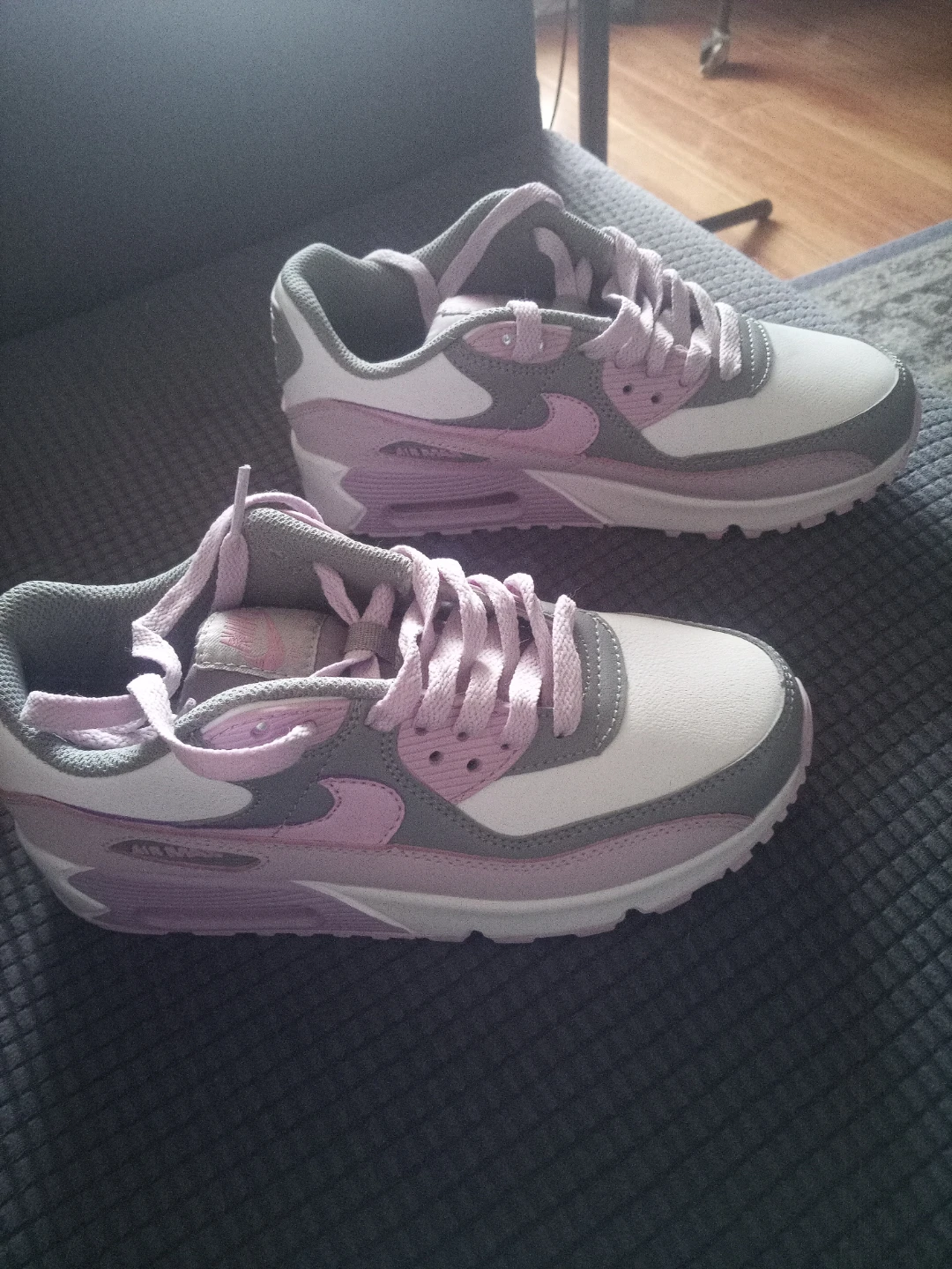 Nike Air Max 90 Shoes - Size 8