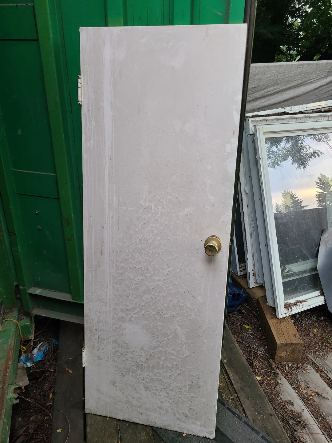 White Interior Door with Knob(24x65)