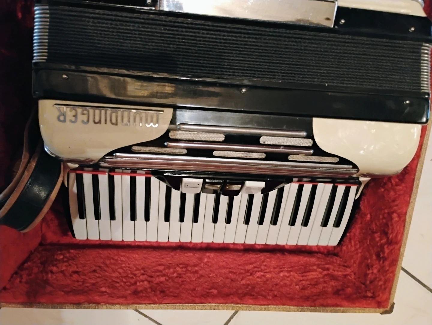 Mundinger Accordion - photo 2