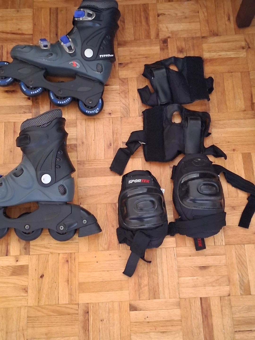 Inline Skates with Protective Gear - photo 2