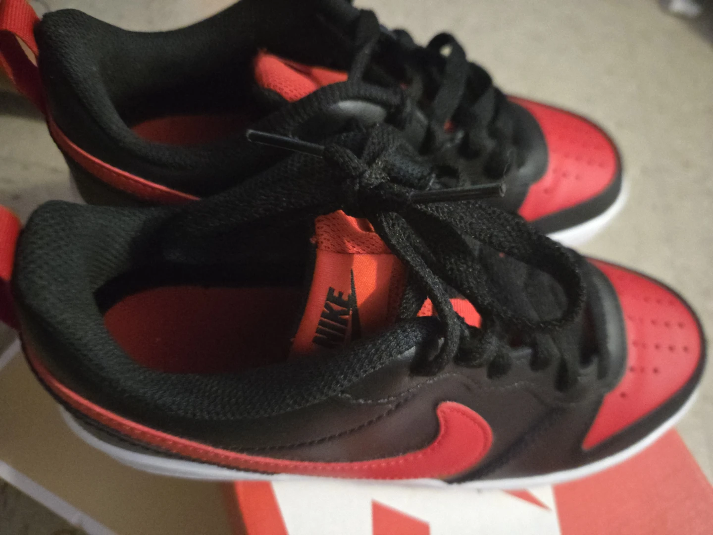 Nikes Black & Red Shoes