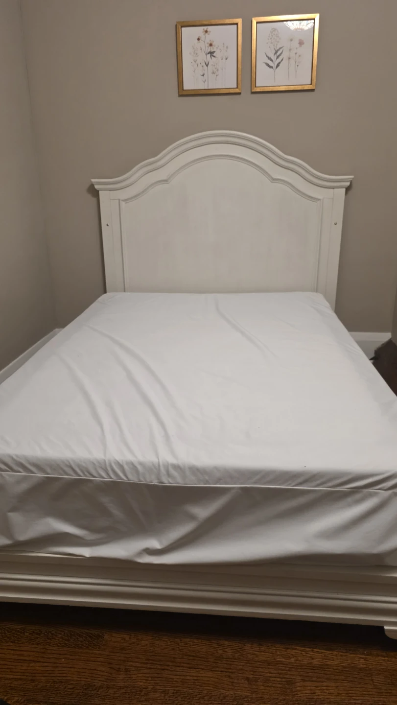 White Double bed with matress. - photo 2