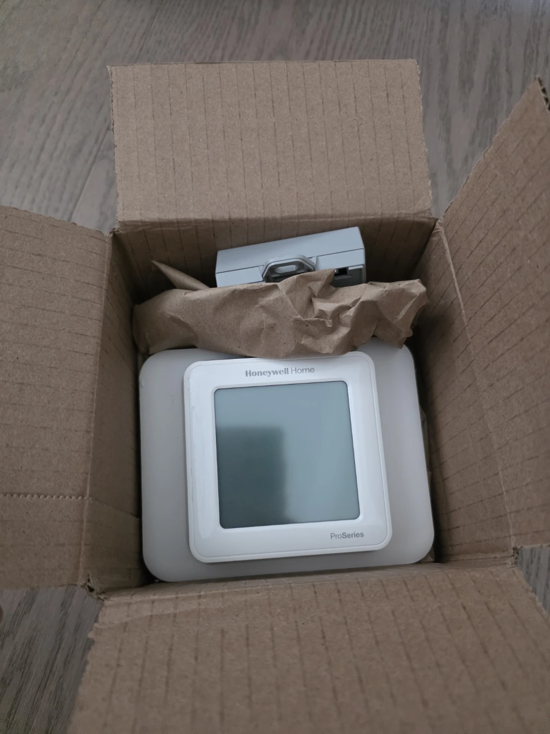 Honeywell T6 Pro Smart Wi-Fi Thermostat + Wire Saver Module - photo 4