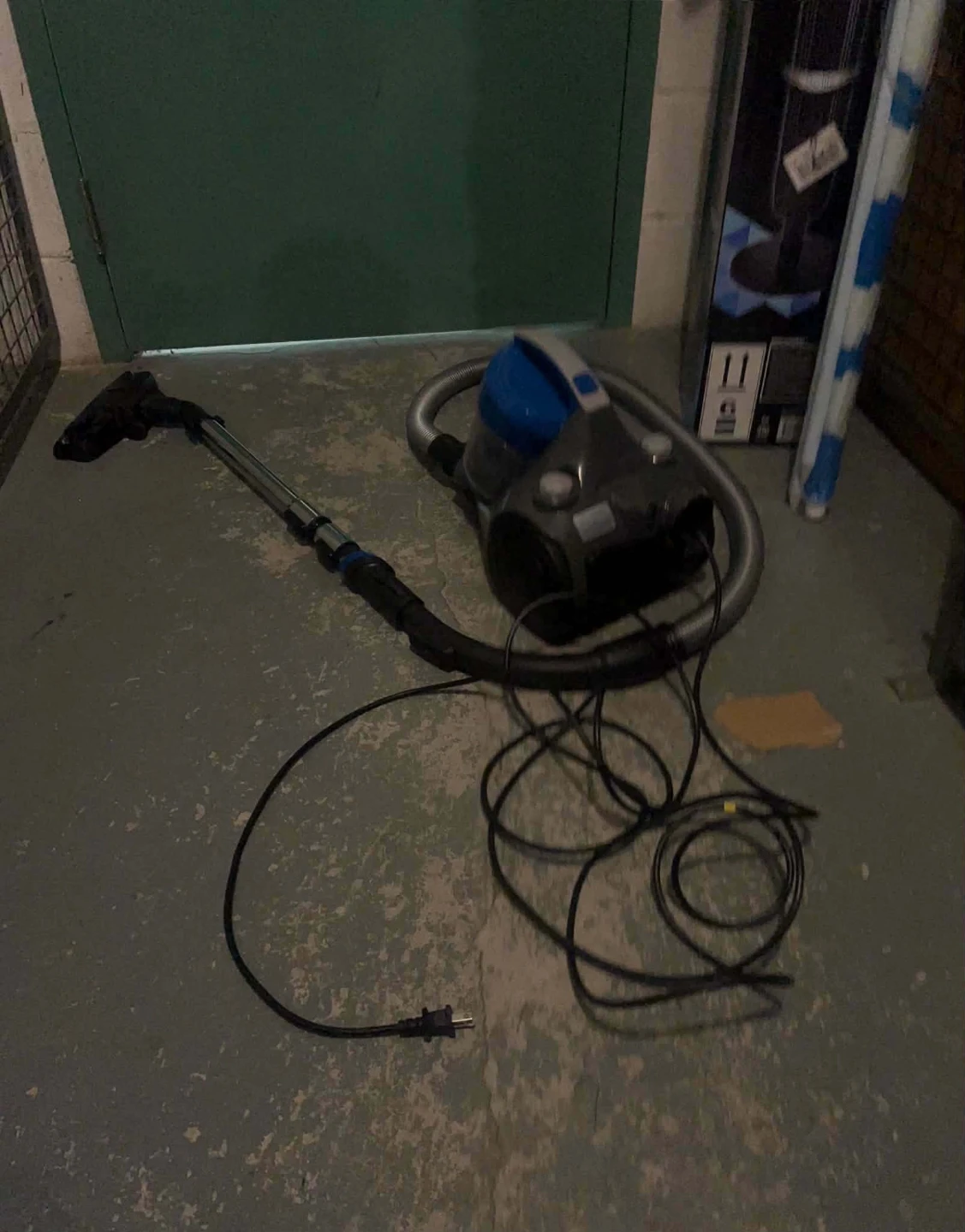 Canister Vacuum Cleaner - photo 2