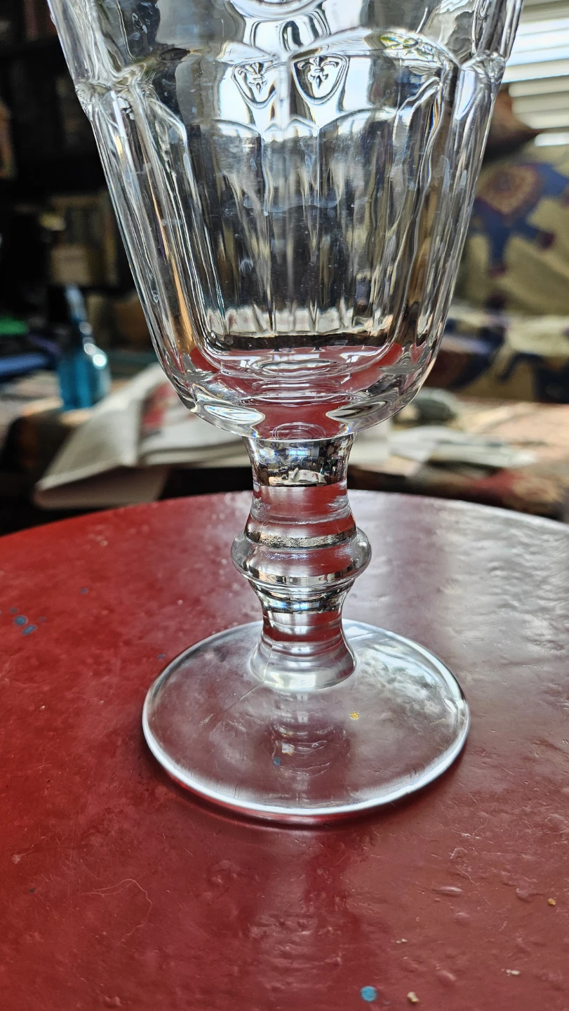 Set of 4 Clear Glass Goblets with Fleur-de-lis Design - photo 3