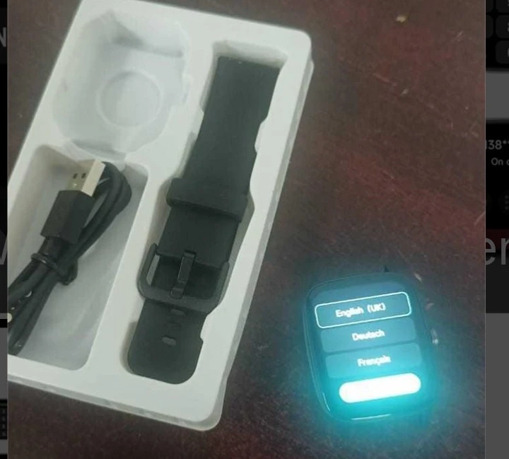 Smartwatch with Charger and Extra Band - photo 2
