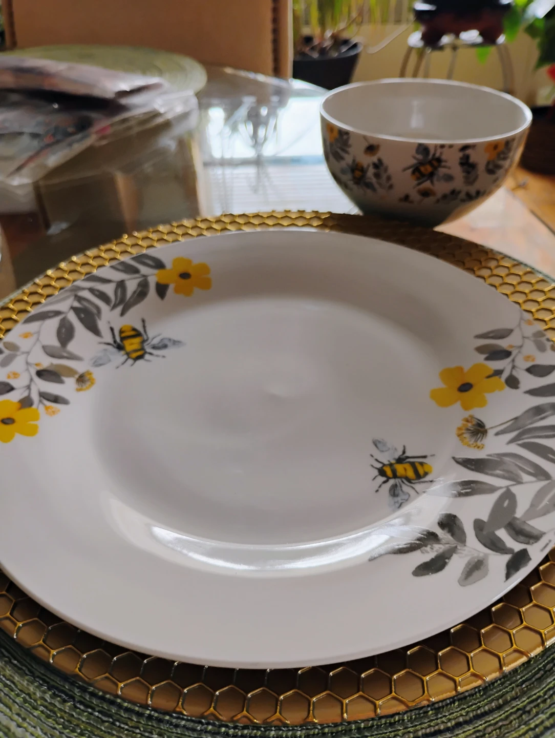 Bee and Floral Dinner Plate with Gold Charger - photo 3