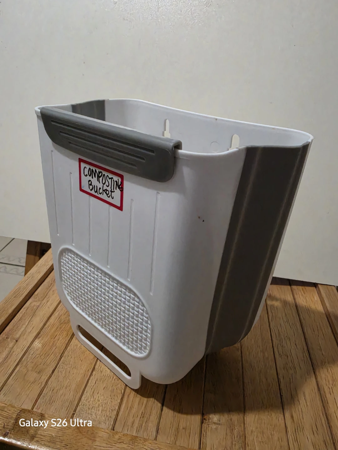 New Collapsible Hanging Composting Bucket For Kitchen