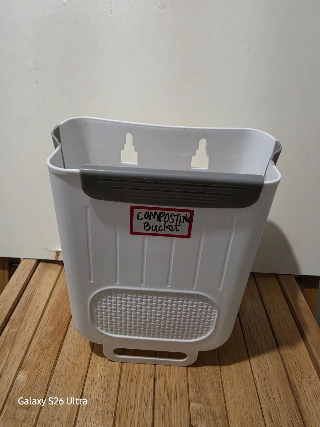 New Collapsible Hanging Composting Bucket For Kitchen - photo 3