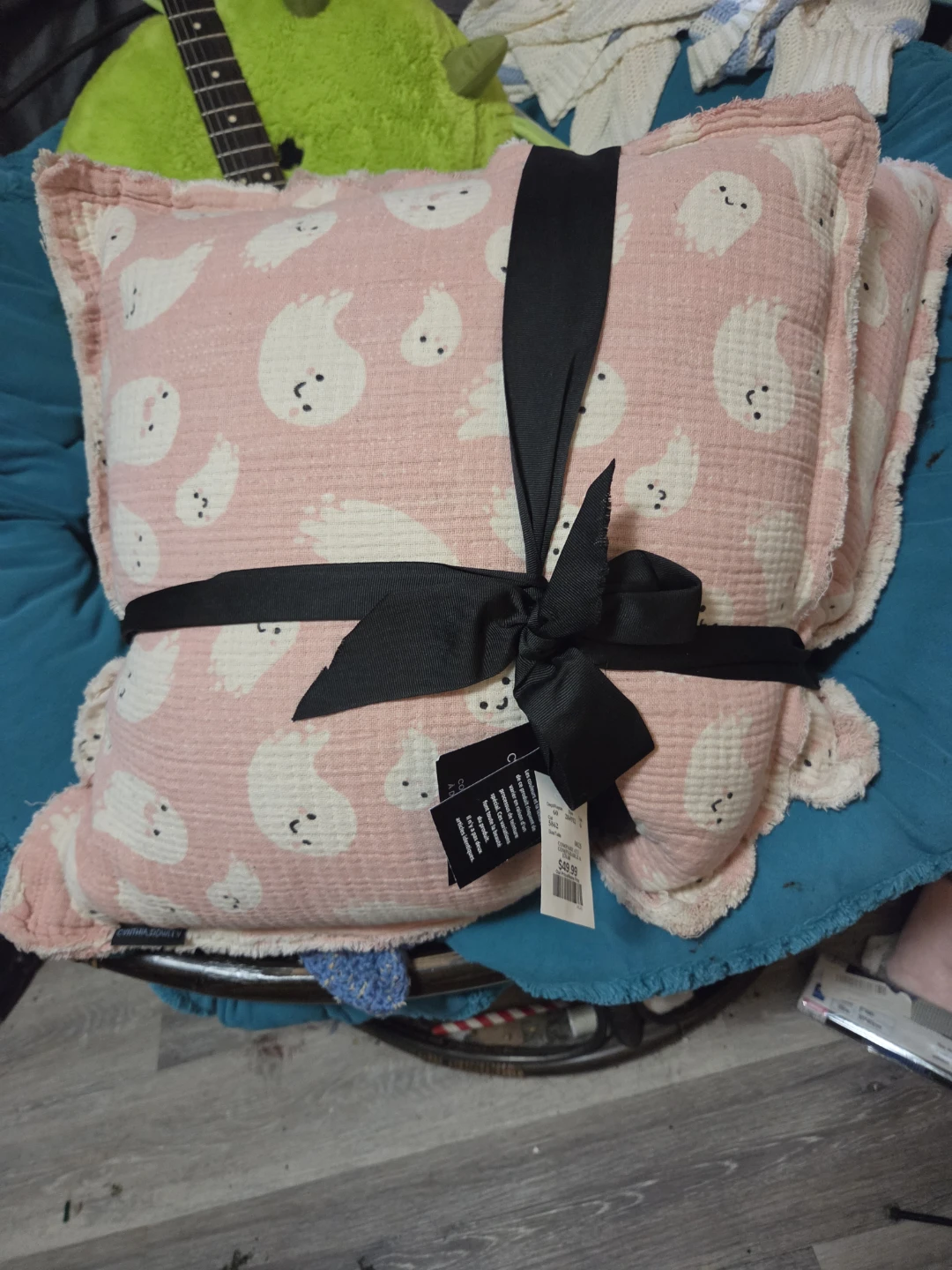 Pink Ghost Print Throw Pillows Set