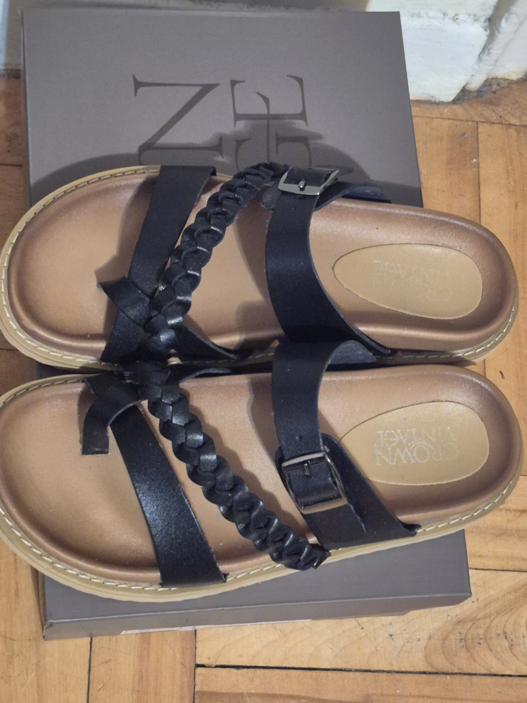 BNIB)Crown Vintage Size 7 Black Bailey Sandals - photo 4
