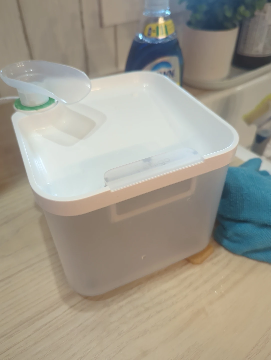 Pet water fountain