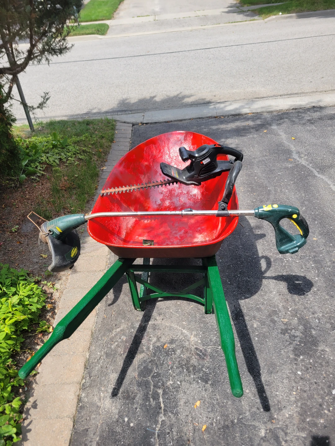 BIG, sturdy, solid heavy-duty Wheelbarrow, trimmer - photo 2