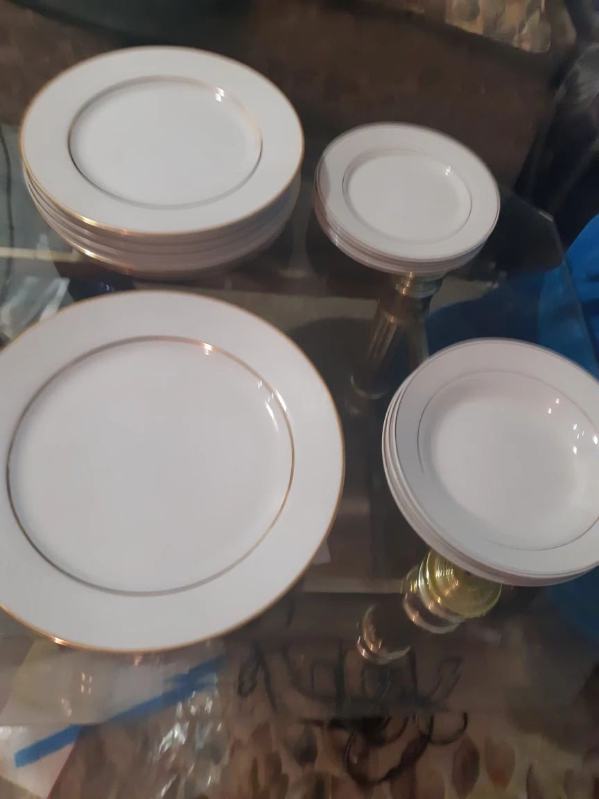 Gibson White Dinner Plates with Gold Rim