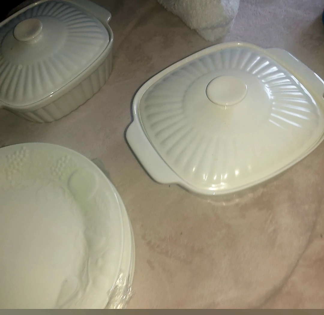 White Ceramic Casserole Dishes with Lids