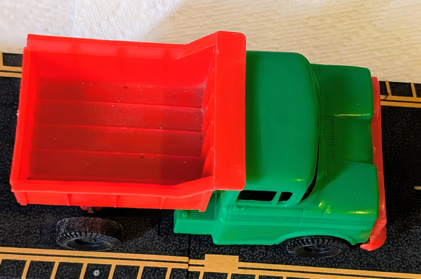 Vintage Plastic Dump Truck Toy - Made in Canada - photo 5