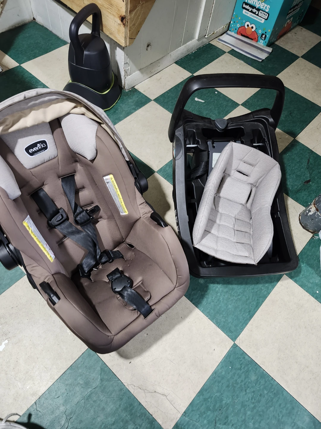 Evenflo Infant Car Seat with Base - photo 2