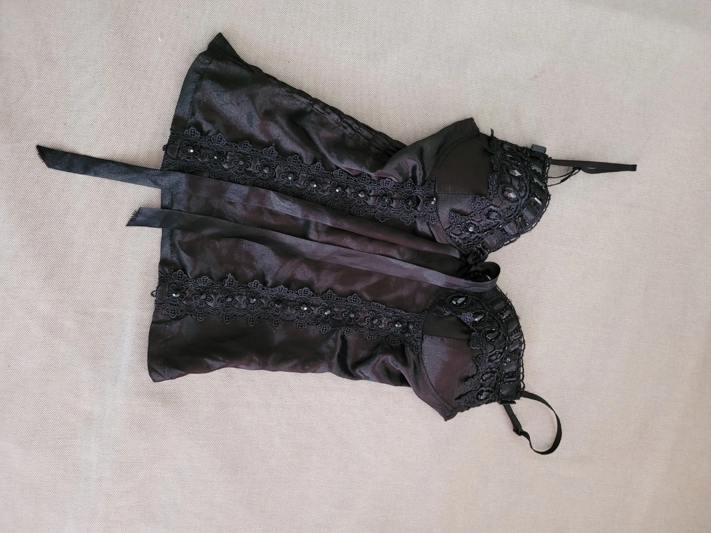 Black satin chemise with lace and beading - photo 2