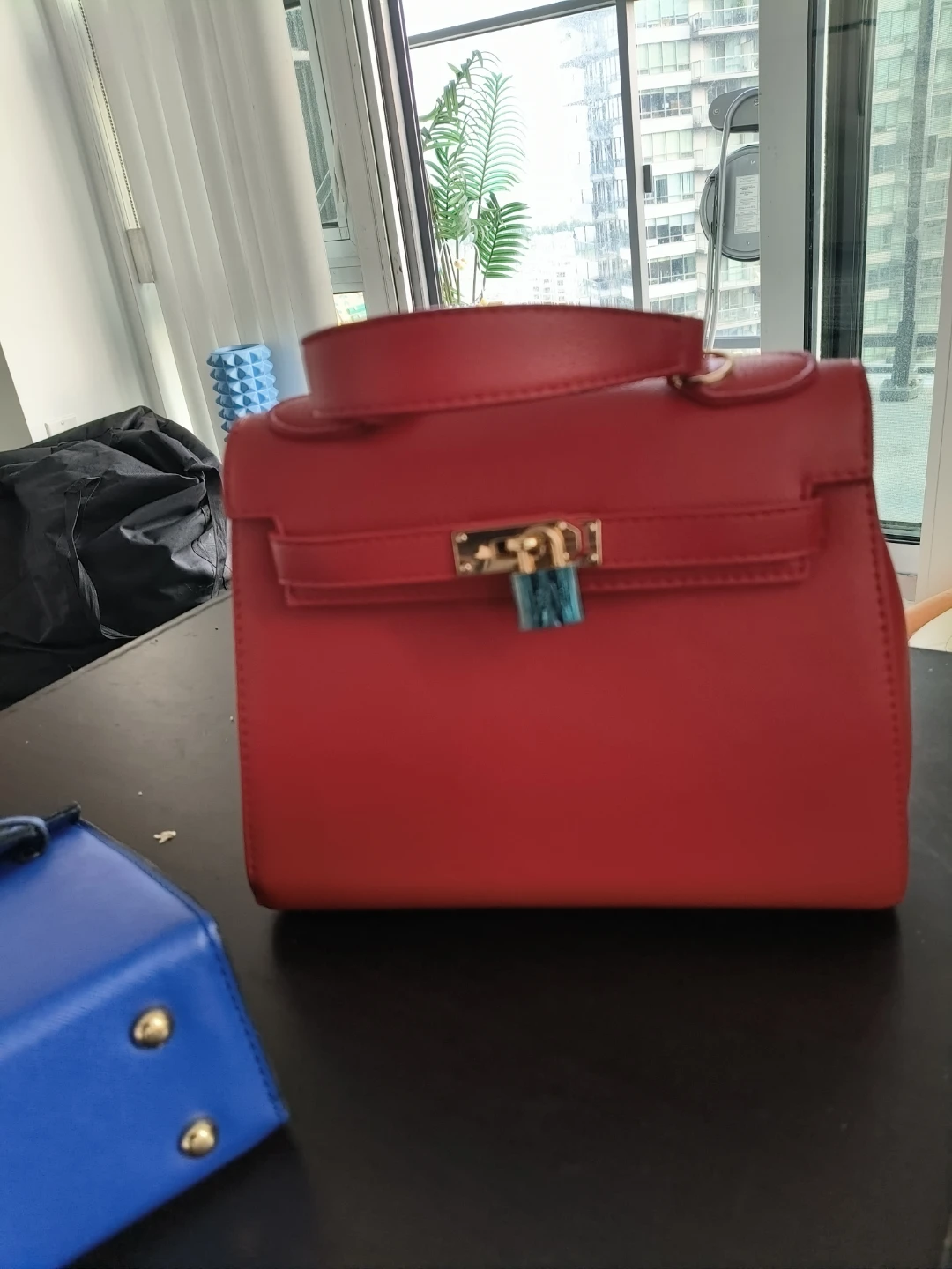 Red Handbag with Lock Detail - photo 3