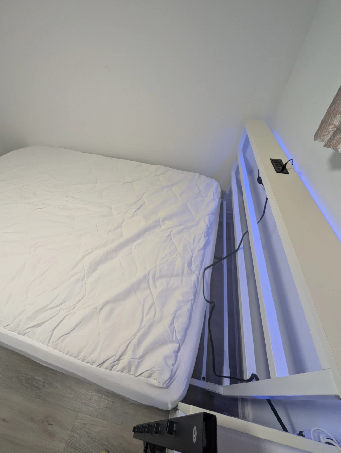 Brand New  Full size White Metal Bed Frame with New mattress - photo 2
