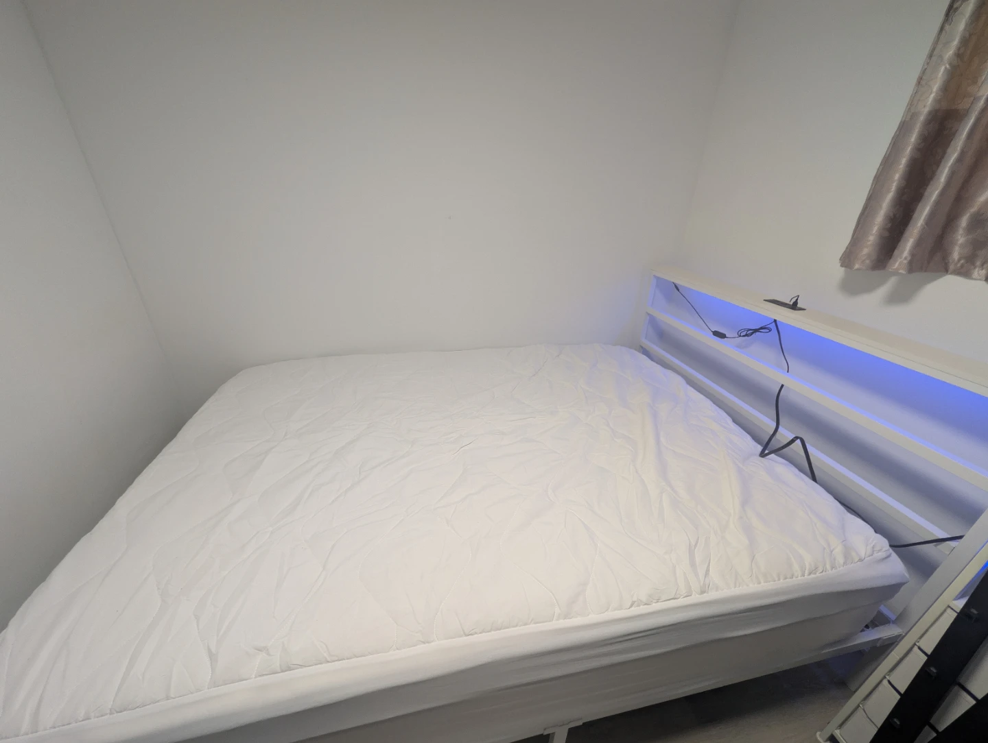 Brand New  Full size White Metal Bed Frame with New mattress - photo 3