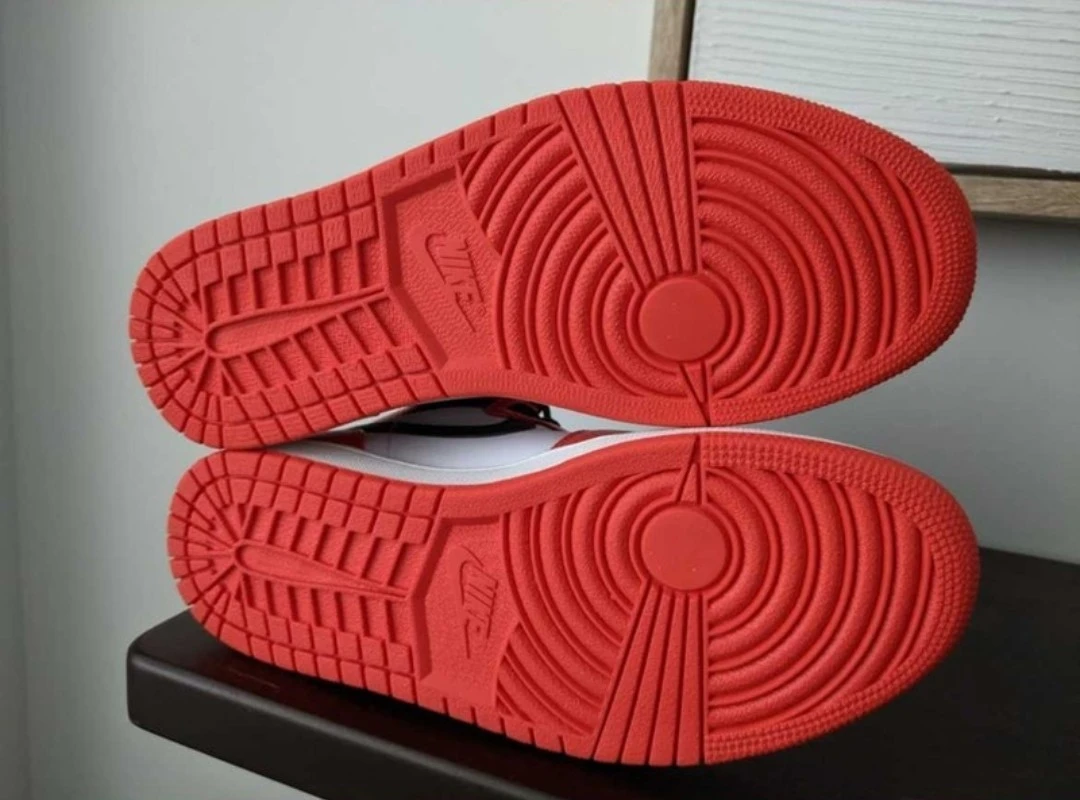 Air Jordan 1 Retro High 'Rare Air - Max Orange' Sneakers - photo 5