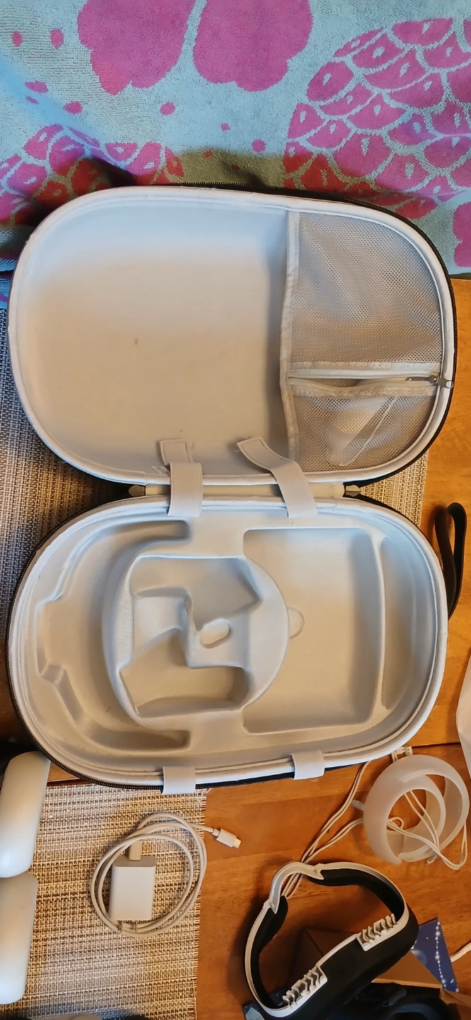 Meta Quest 2 VR Headset with lots of accessories - photo 3