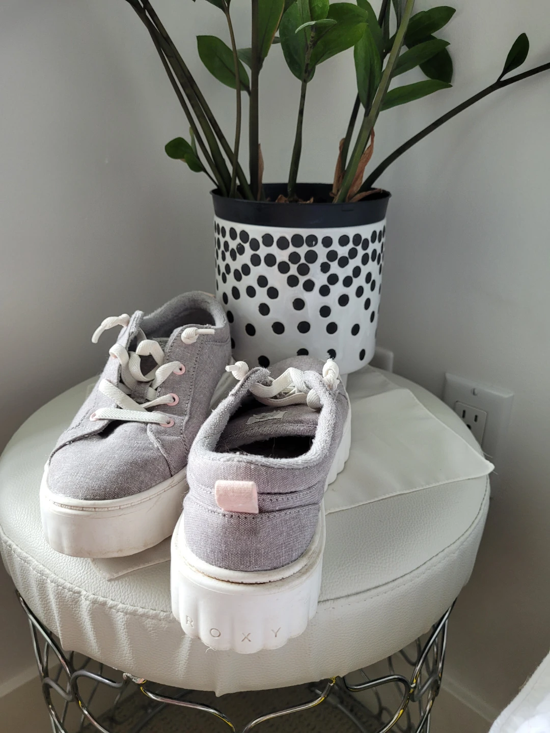 Roxy Women's Grey Sneakers Size 4 - photo 2