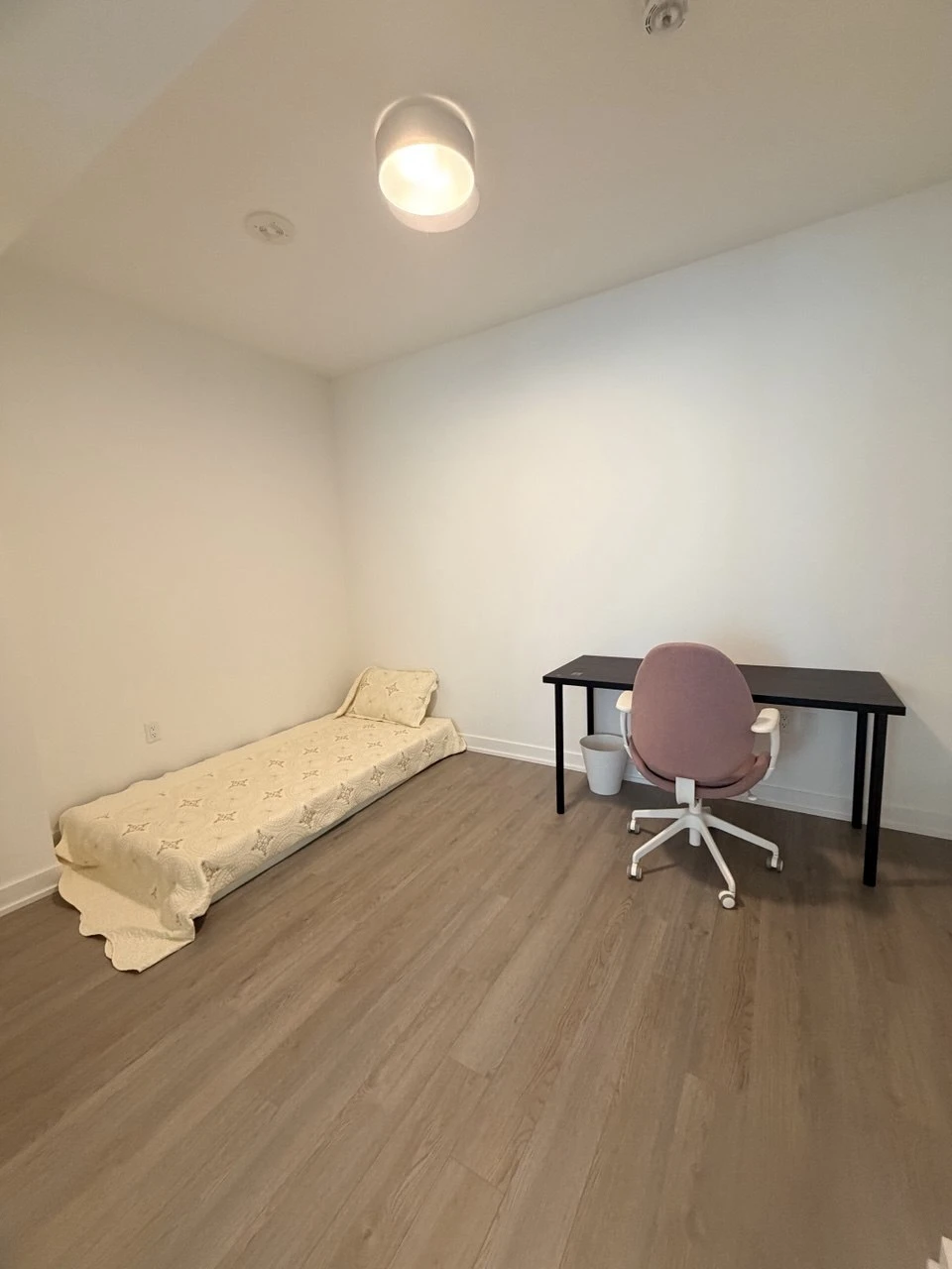2 Private Bedrooms and 1 Bathroom Available for Students - photo 5