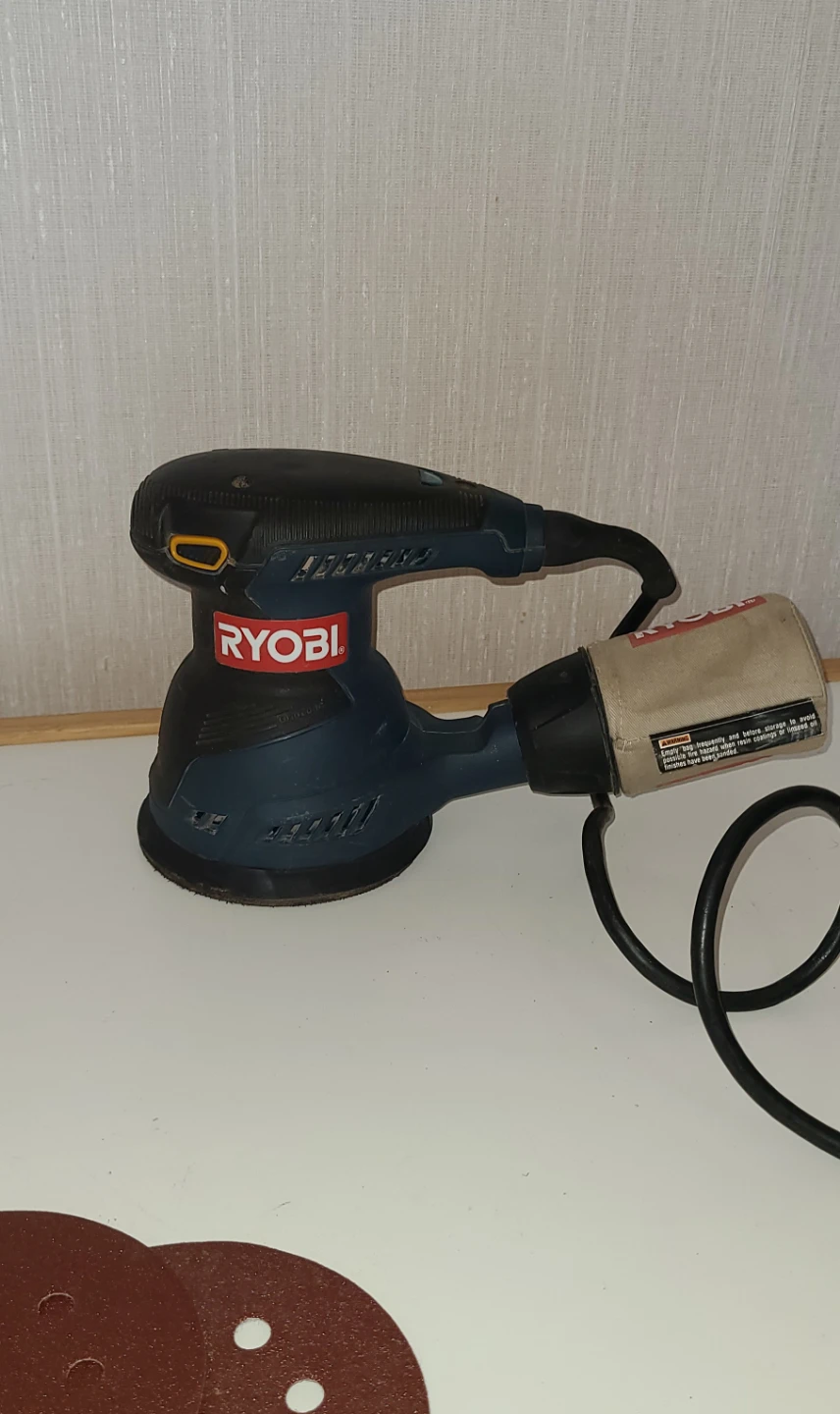 Ryobi Orbital Sander - Good Condition + 5 Sheets