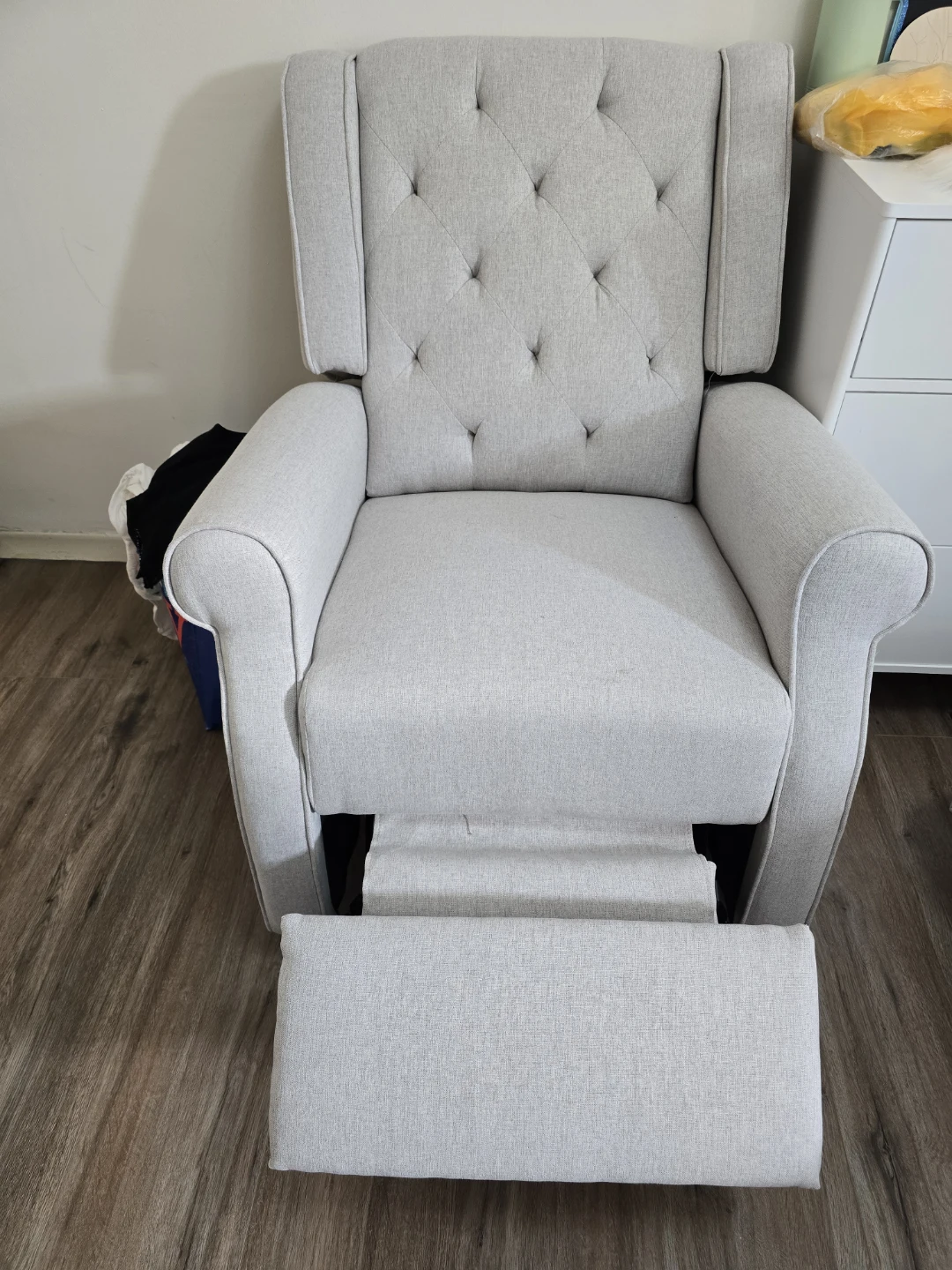 Tufted Back Recliner Chair