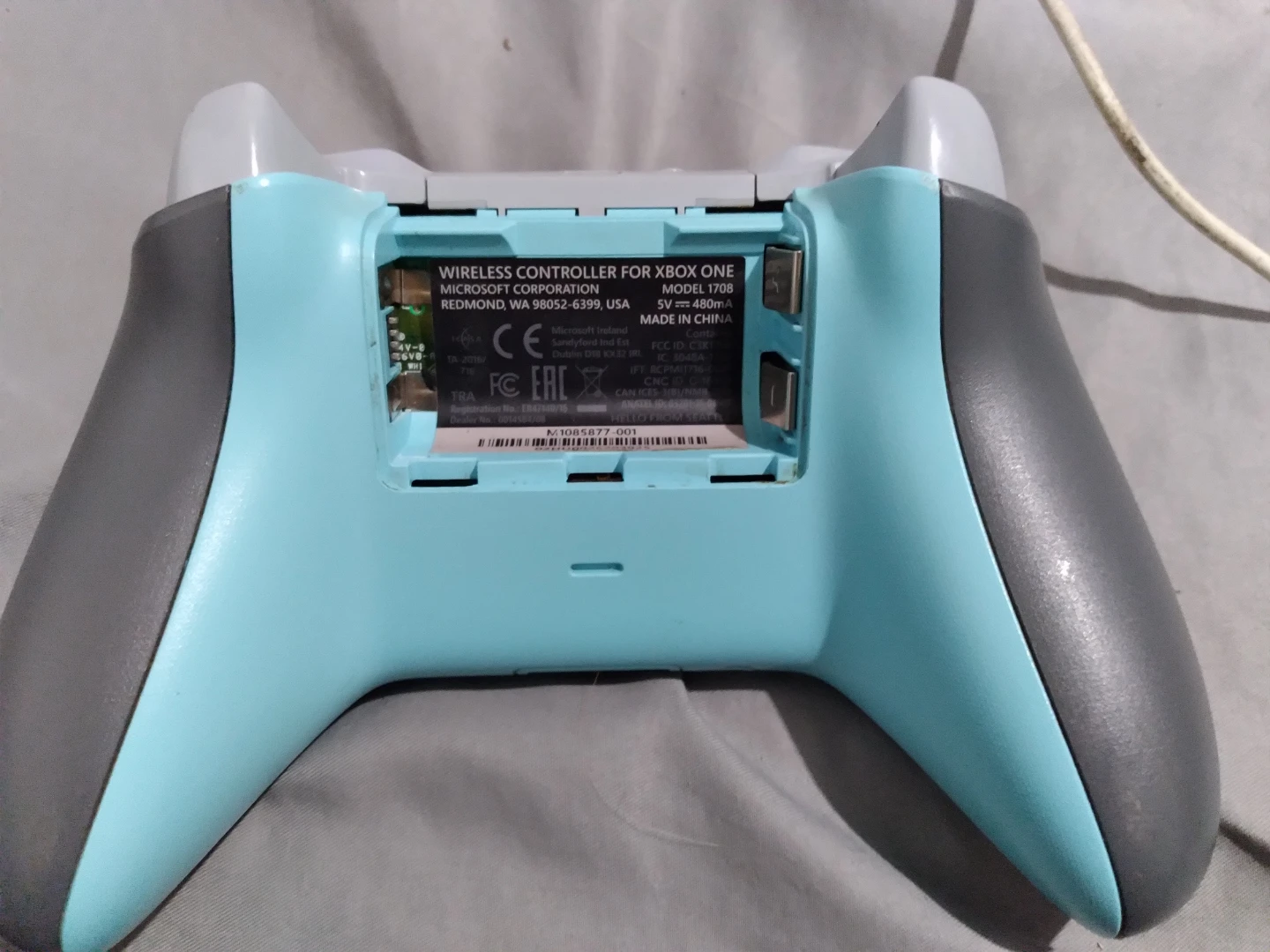 Gray xbox remote - photo 2