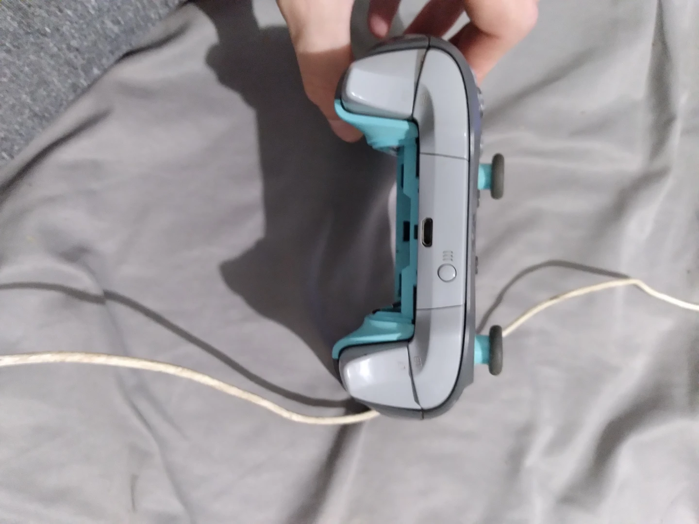 Gray xbox remote - photo 3